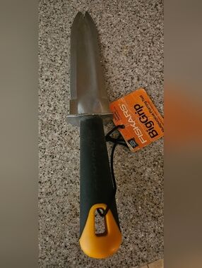 Fiskars BigGrip Garden Hand Trowel - Black and Orange